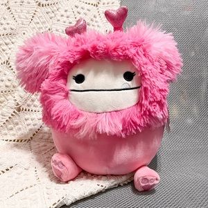 8” Valentine’s Day Vday Caparinne the Pink Bigfoot Squishmallow | BNWT